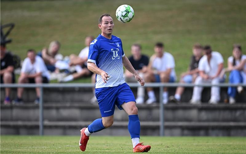 Spielertrainer Steffen Reichert brachte sein Team mit 1:0 in Führung. GB-Foto: Ulmer