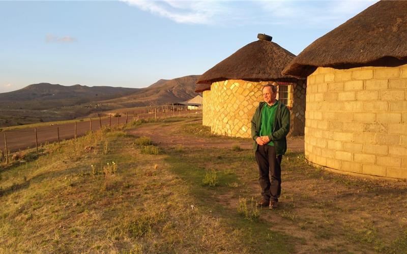Spiritualität und Natur, Gemeinschaftssinn und Miteinander, das sind seit jeher Wolfgang Fassers Themen. Mit 20 Jahren erblindete der aus der Schweiz stammende Physiotherapeut und er fand dennoch seinen Weg. Der beinhaltete unter anderem sieben Jahre in Afrika und mehr als 30 in Italien. Auch nach Herrenberg hat der 70-Jährige Kontakte. GB-Fotos