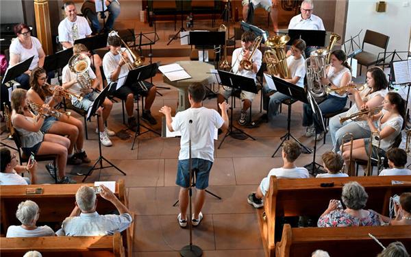 „Sportliches Ausrufezeichen“: Sommerserenade des Posaunenchors Oberjesingen. GB-Foto: Holom