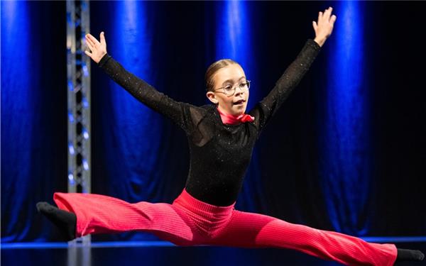 Starker Auftritt: Lina Roth erreichte im Jazz Solo der Junioren 1 einen elften Rang. GB-Foto: gb