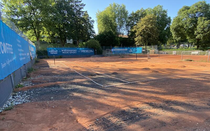 Starkregen hat schwere Schäden auf der Tennisanlage des SV Bondorf angerichtet. GB-Fotos: er/gb
