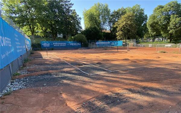 Starkregen hat schwere Schäden auf der Tennisanlage des SV Bondorf angerichtet. GB-Fotos: er/gb