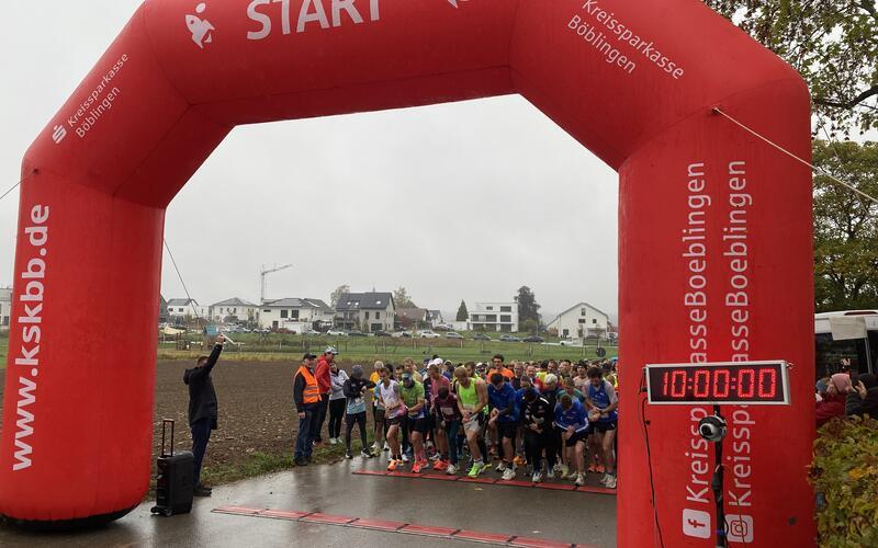 Start zum Hauptlauf in Hildrizhausen: Die Teilnehmer konnten wieder zwischen der 5-, 10- und der 25-Kilometer-Strecke auswählen. 