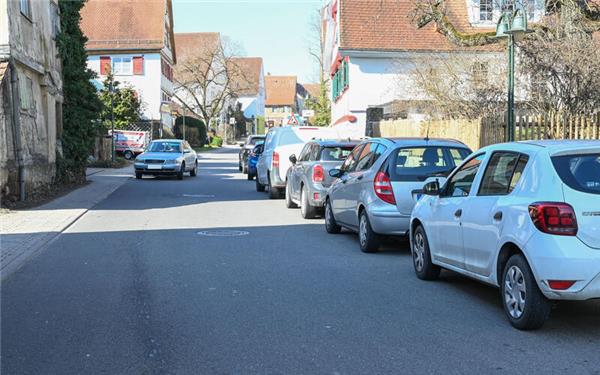 Statt Tempo 30 wollen die Kuppinger lieber die Parksituation in der Jettinger Straße angehen. GB-Foto: Vecsey