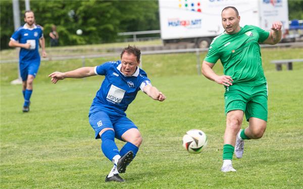 Stefan Hammer (links) befindet sich mit dem SV Oberjesingen wieder in der Erfolgsspur. GB-Foto: Schmidt