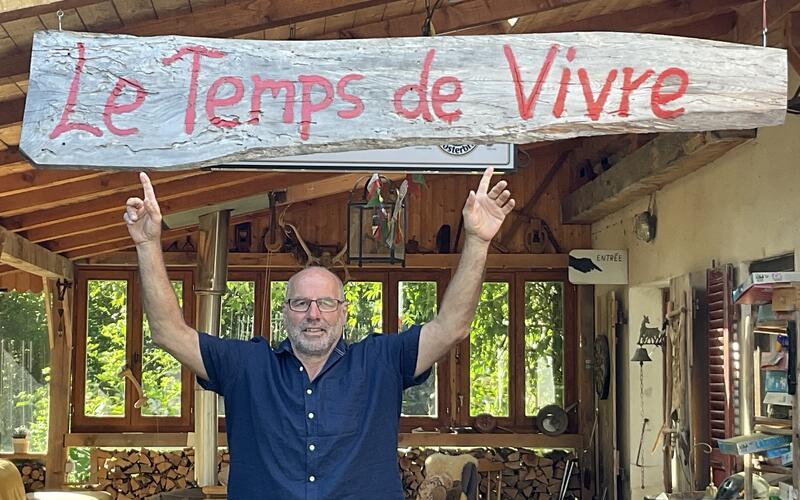 Stefan Maier betreibt eine kleine Herberge und einen Campingplatz im Département Jura. GB-Foto: gb