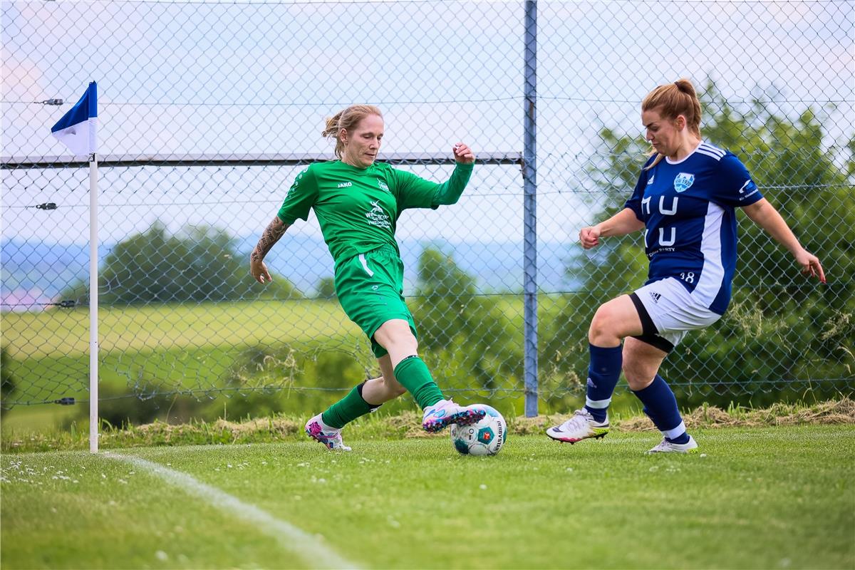 Stefanie Klein (VfL Herrenberg II #18), Lisa Deutschle (SSV Walddorf #18)  SSV W...