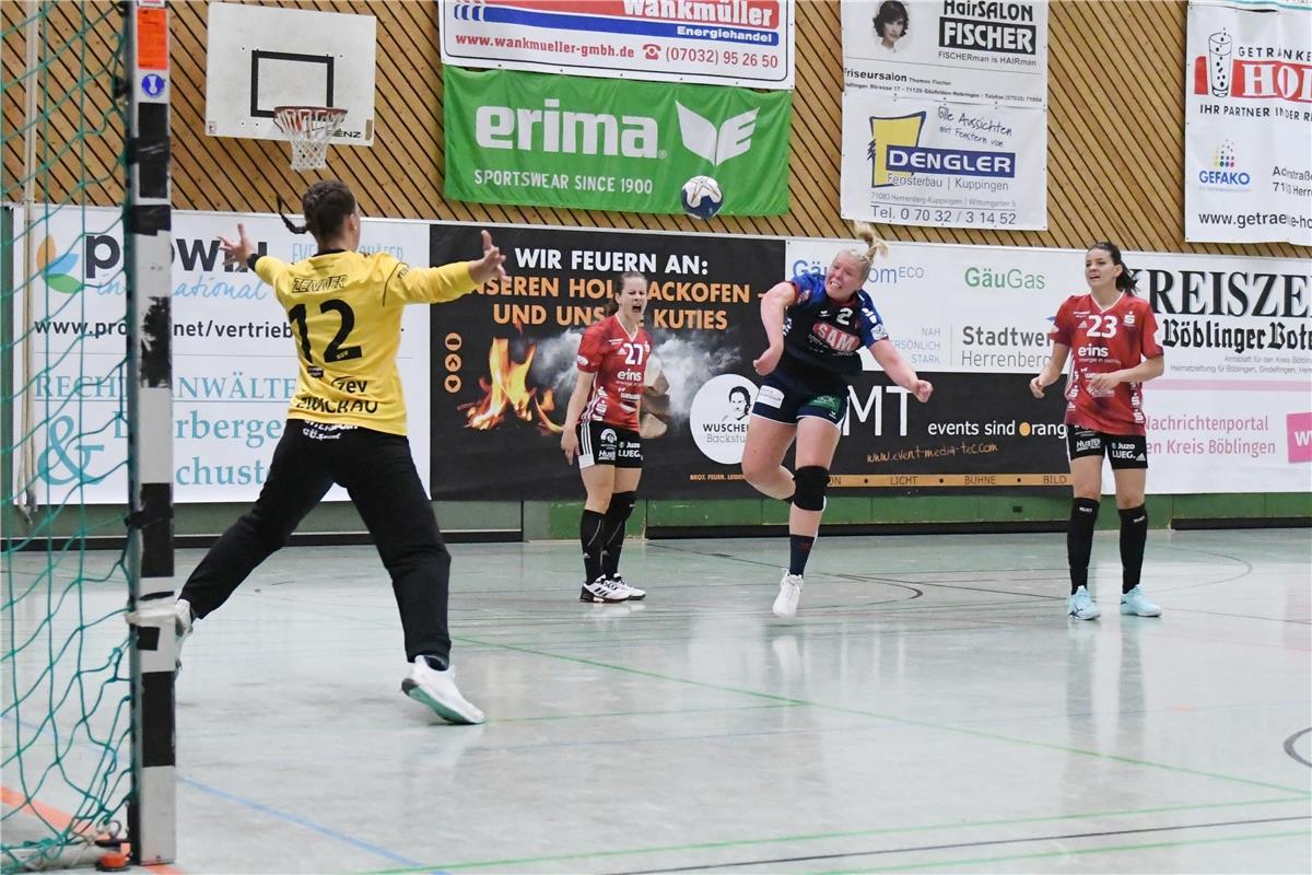 Stefanie Schoeneberg (#2, SG H2KU Herrenberg) gegen Charley Zenner (#12, BSV Sac...