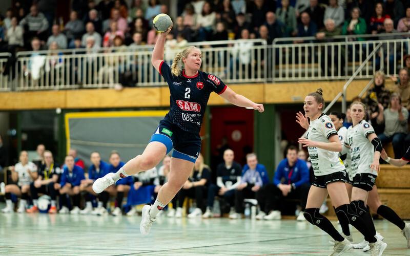 Stefanie Schoeneberg im Anflug auf das Denkendorfer Tor. GB-Foto: Eibner/Ulmer