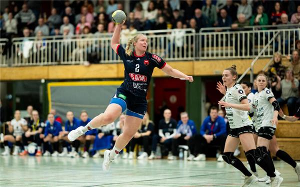 Stefanie Schoeneberg im Anflug auf das Denkendorfer Tor. GB-Foto: Eibner/Ulmer