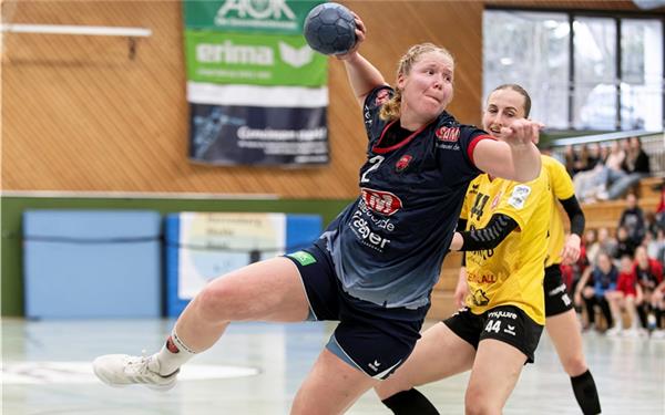 Stefanie Schoeneberg kassierte eine umstrittene Rote Karte. GB-Foto: Eibner/Ulmer