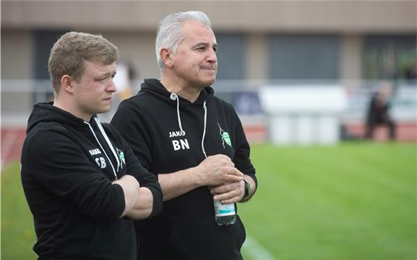 Steffen Bohle (links, mit Co-Trainer Bülent Namdar von der ersten Mannschaft) will kommende Woche eine Trainerlösung für die VfL-Zweite präsentieren. GB-Foto: Schmidt