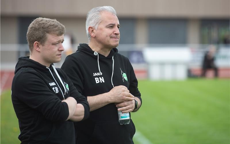 Steffen Bohle (links, mit Co-Trainer Bülent Namdar von der ersten Mannschaft) will kommende Woche eine Trainerlösung für die VfL-Zweite präsentieren. GB-Foto: Schmidt