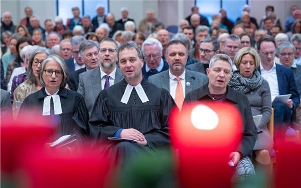 Stephan Bleiholder (vorne) war zuletzt Pfarrer in Oberjesingen. GB-Foto: Vecsey