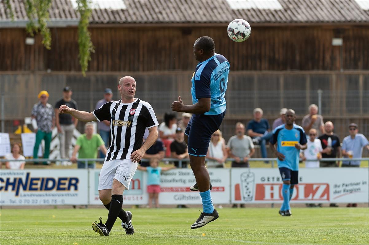 Sterffen Reutter (TV Guelstein AH #12), Bachirou Salou (Borussia Moenchengladbac...