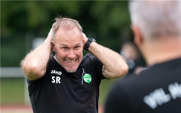 Steven Riechers hat beim VfL derzeit keinen einfachen Job: „Wir müssen jetzt zusammenstehen und uns neu finden.“ GB-Foto: Vecsey