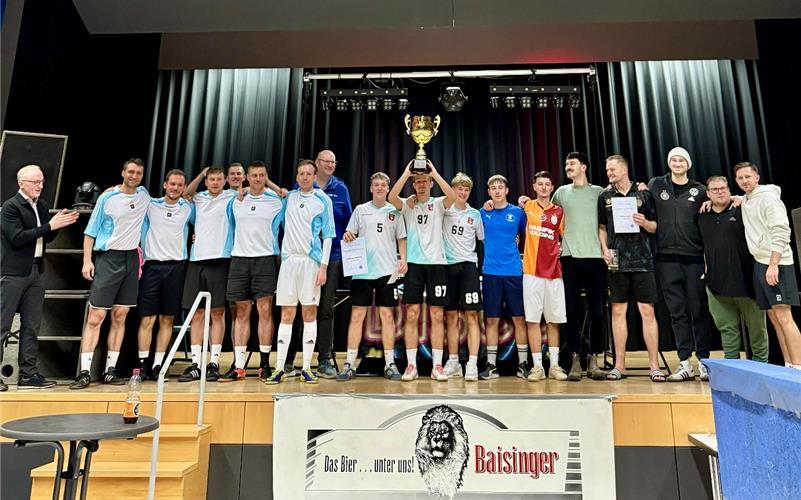 Stiftung Wadentest gewinnt Lebendtischkickerturnier in letzter Sekunde