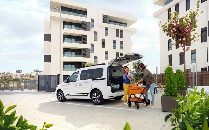 Die Edelversion des Caddy heißt „Edition“ Stilsicher unterwegs mit dem neuen Caddy „Edition“: Wie in allen Caddy- Modellen kann man auch im Design-Sondermodell einen Kinderwagen oder Fahrräder problemlos einladen.