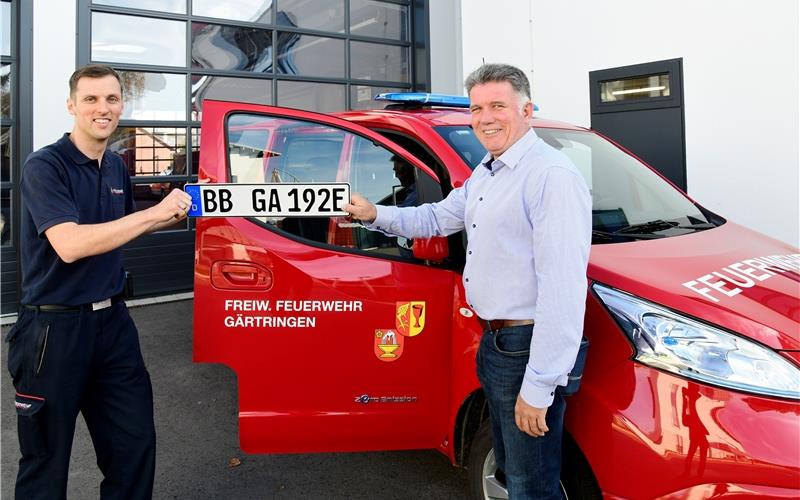 Strahlende Gesichter: Kommandant Markus Priesching (rechts) und Ralf Gaal, feuerwehrtechnischer Angestellter. GB-Foto: Holom