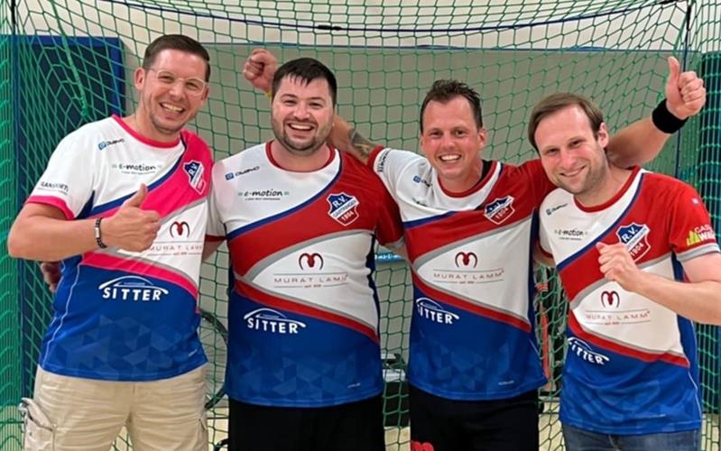 Strahlende Gesichter beim RVG-Vorsitzenden Jürgen Müller (von links), Kevin Seeber, Markus Schäfer und Coach Kai Weiss. GB-Foto: gb