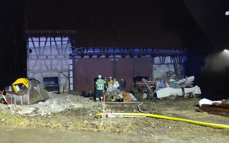 Strohlager gerät in Scheune in Brand Zu einem Scheunenbrand musste die Feuerwehr Gäufelden in der Nacht auf Freitag ausrücken. GB-Foto: Dettenmeyer