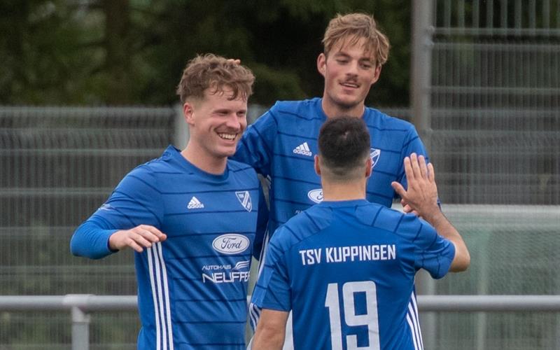 Stürmer Nick Prokein (links) nimmt beim TSV Kuppingen nun die Rolle des spielenden Co-Trainers ein. GB-Foto: Vecsey