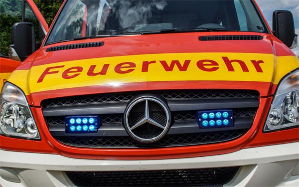 Symbolbild Symbolfoto Internet Blaulicht Unfall Polizei DRK Feuerwehr Einsatz GB-Foto: SDMG/Dettenmeyer