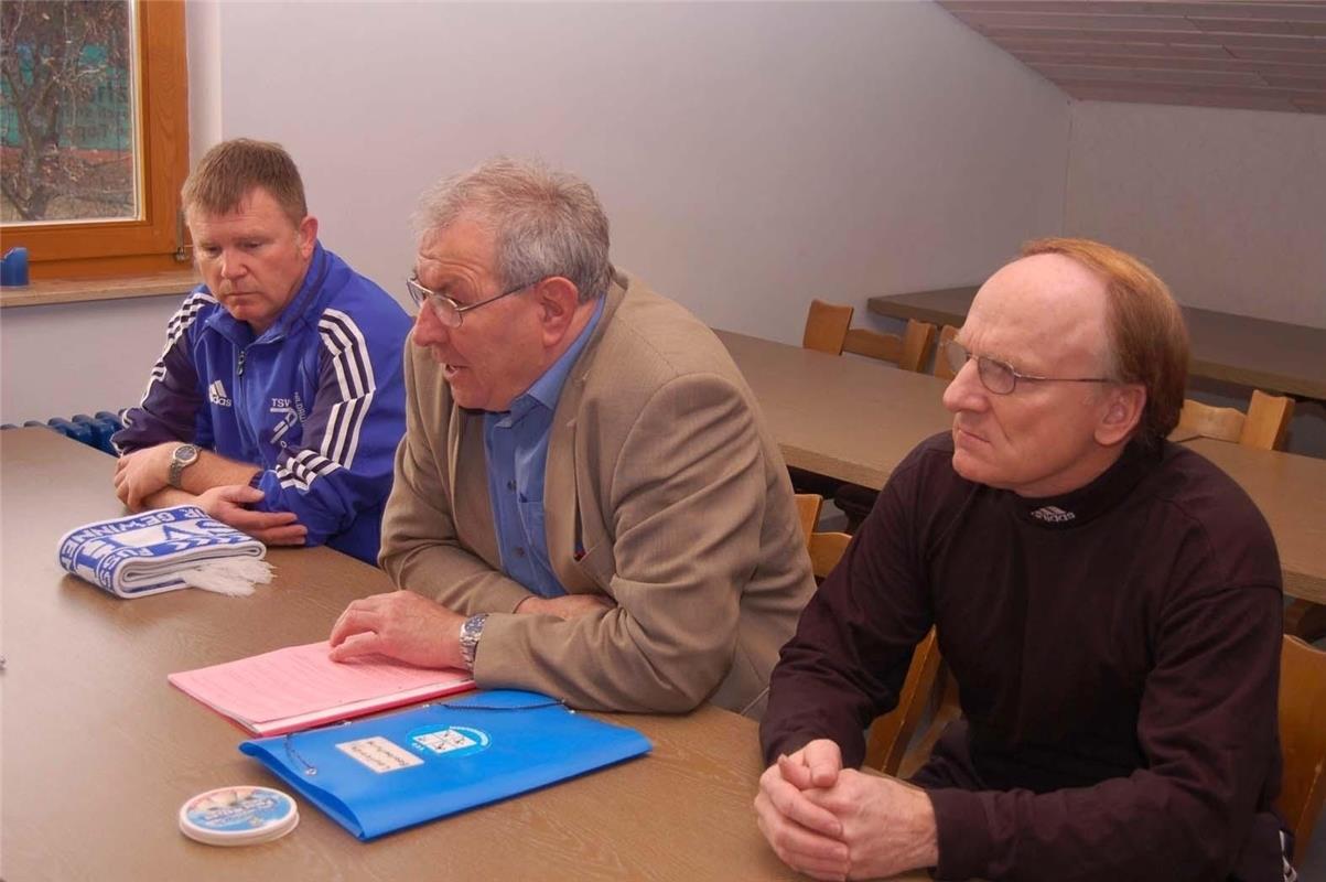 TSV Hildrizhausen Pressekonferenz von links Jürgen Wiedmann Helmut Hörmann, Will...