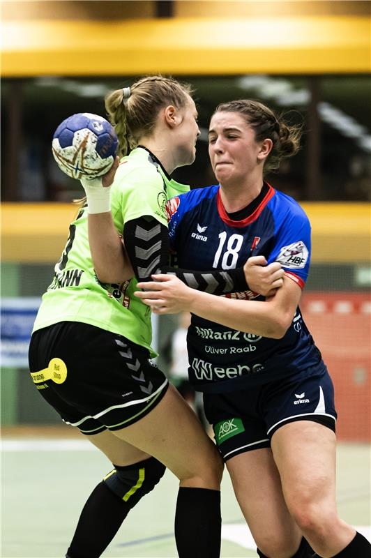 Tabea Schleemann (Nr.55, TSV Nord Harrislee) gegen Lea Neubrander (Nr.18, SG H2K...