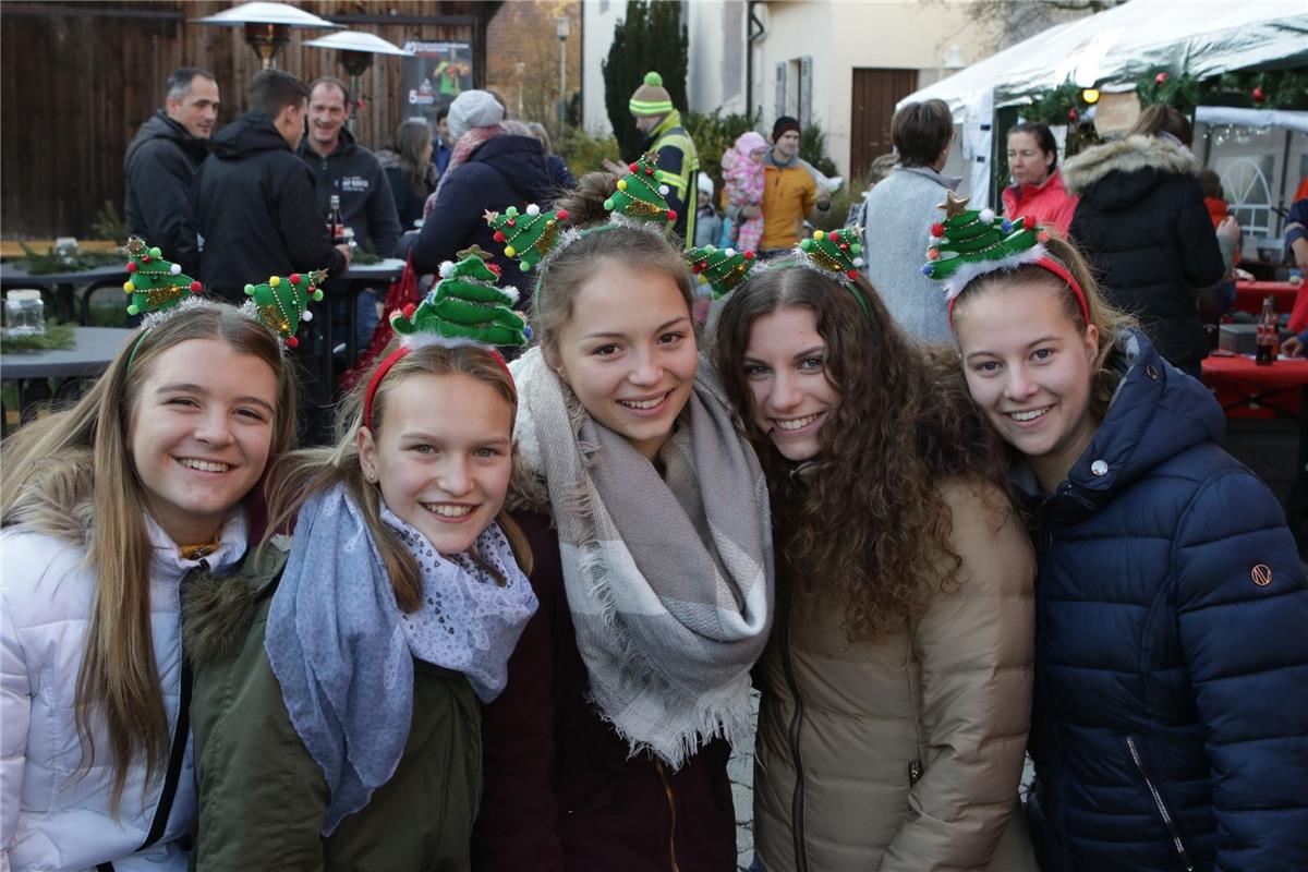 Tailfingen  Weihnachtsmarkt hier  die Liga Turnerinnen des TSV Öschelbronn Mit d...