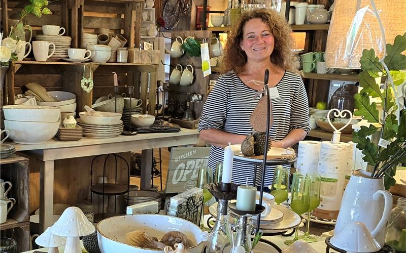 Tanja Stiegele in ihrem Laden. GB-Fotos