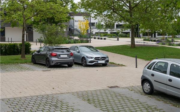 Tatort Parkplatz: Zwei Personen wurden schwer verletzt. GB-Foto: Vecsey