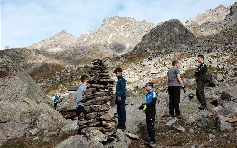 Teamarbeit und handwerkliches Geschick sind bei den Jerg-Ratgeb-Realschülern auf der Tübinger Hütte gefragt.