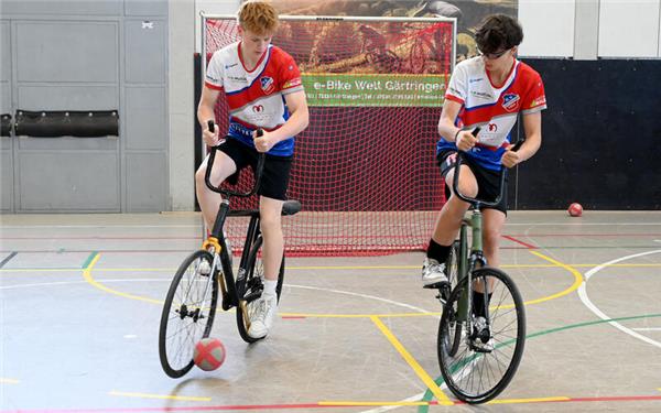 Teuer verkauft: Oskar Schimmel (rechts) und Valentin Fischer. GB-Foto: Holom