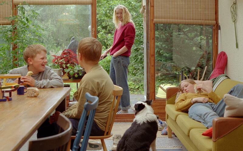 „The Love That Remains“: Zwei Einzelgänger als Paar mit Kindern. GB-Foto: Plaion Pictures