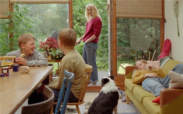 „The Love That Remains“: Zwei Einzelgänger als Paar mit Kindern. GB-Foto: Plaion Pictures
