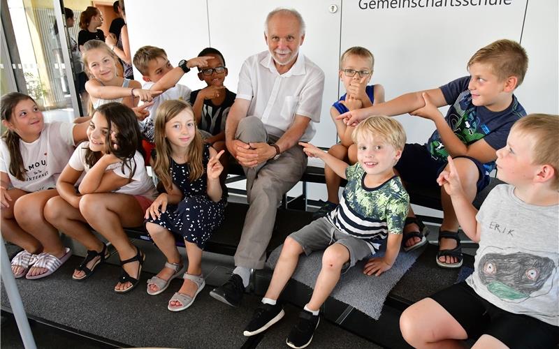 Thomas Luft bleibt Schülern und Lehrern als „absoluter Menschenfreund“ in Erinnerung GB-Foto: Holom