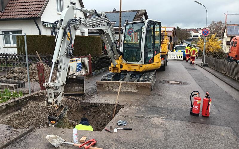 Tiefbauarbeiten waren der Grund für das Leck in der Gasleitung. Das Rohr hatte einen Baggerbiss abbekommen. GB-Fotos: gb