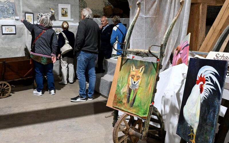 „Tierisch gut“, diese Ausstellung in der Poltringer Schlossscheuer.GB-Foto: Holom