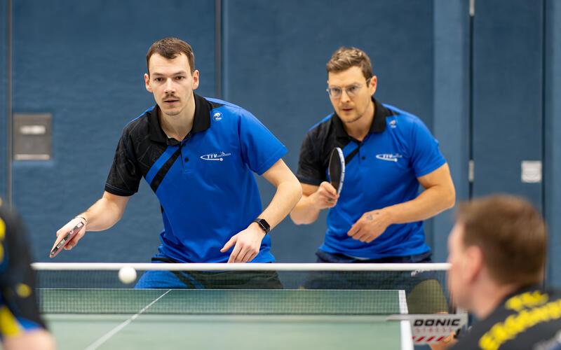 Tim Holzapfel (links) und Tomislav Konjuh gewannen ihr Doppel gegen Ulm. GB-Foto: Eibner/Ulmer