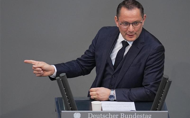Tino Chrupalla, AfD-Bundesvorsitzender und Fraktionsvorsitzender der AfD, spricht in der Generaldebatte im Plenum im Bundestag. Foto: Michael Kappeler/dpa