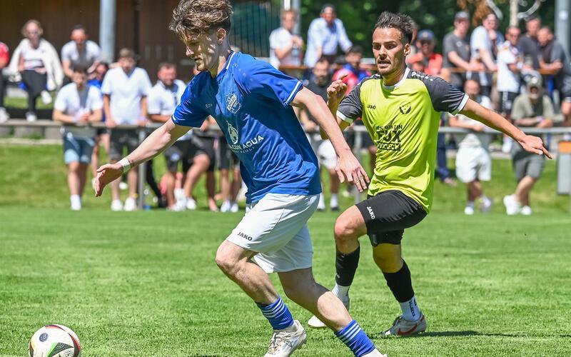 Tobias Kamm (links) war schon im ersten Relegationsspiel ein Aktivposten aufseiten des SV Rohrau. GB-Foto: Vecsey