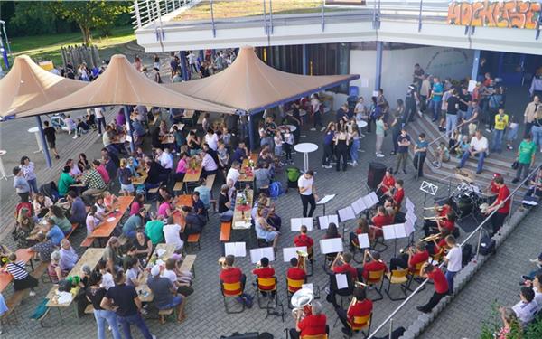 Tolles Programm bei der Hocketse der Theodor-Heuss-Realschule