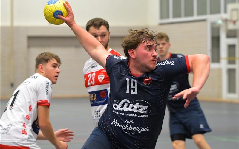 Tom Bühler (SG H2Ku Herrenberg II) setzt sich in dieser Szene durch. GB-Foto: Gebhardt