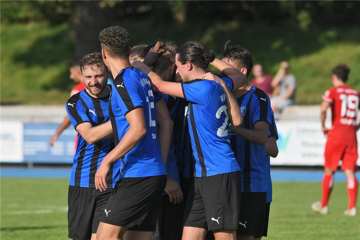 Torjubel zum 1:1 durch Bubacarr Sanyang (VfL Nagold #17)  Fussball, Maenner, Pok...