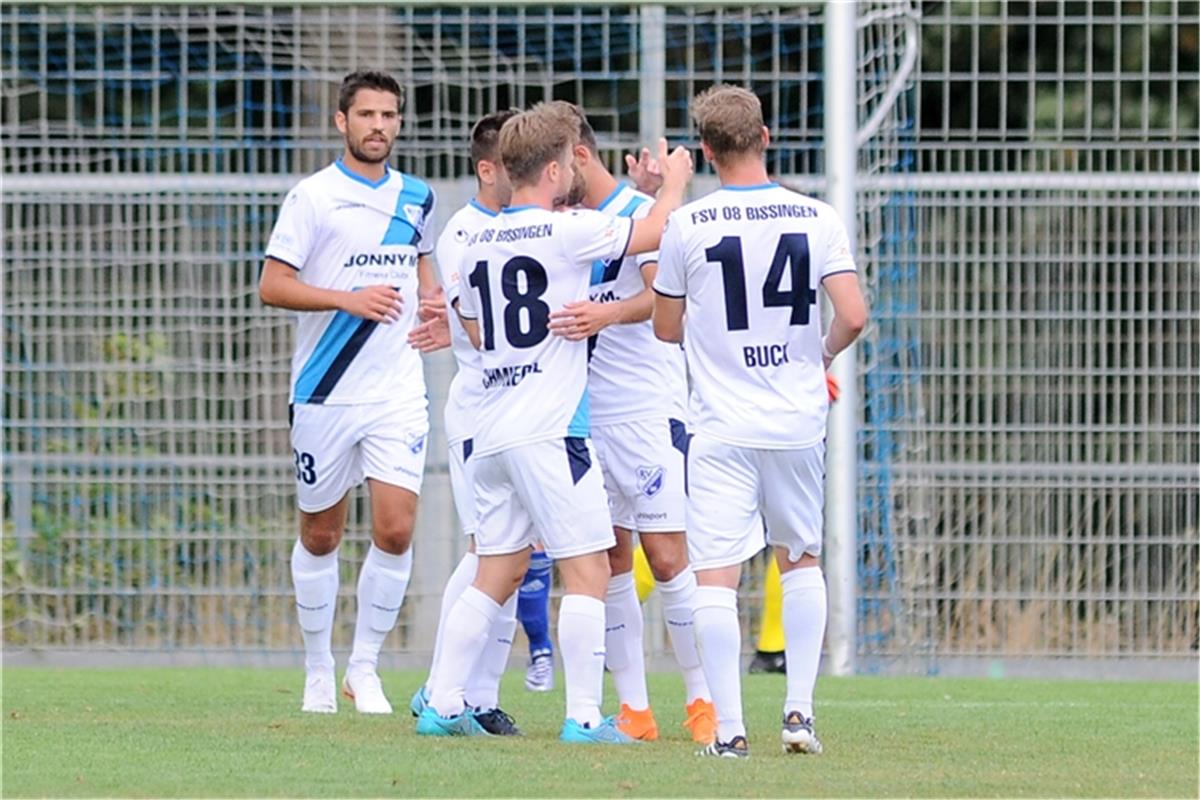 Torjubel zum 1:2 fuer Bissingen  Fussball, Maenner, Verbandspokal 2.Runde, 14.08...