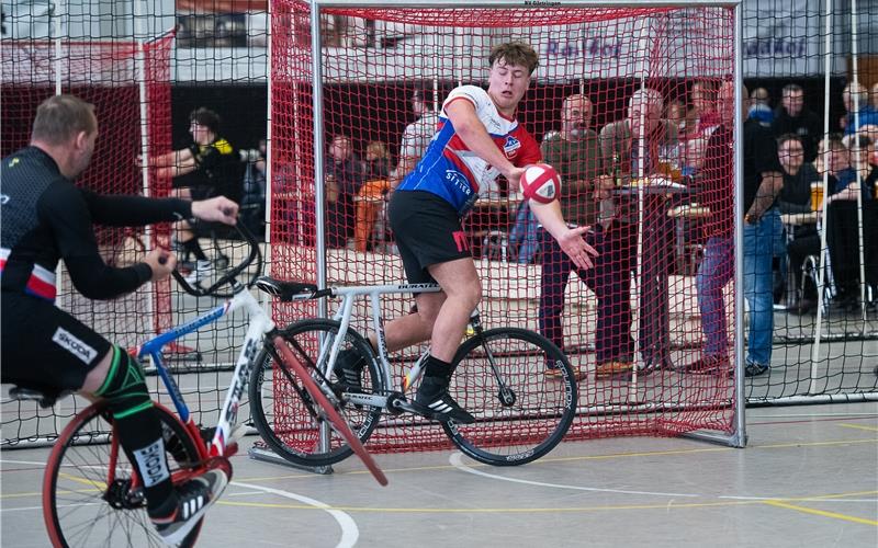 Torwart Nico Quast behielt im Viermeterduell gegen die SG Kemnat/Konstanz die Nerven. GB-Foto (Archiv): Schmidt