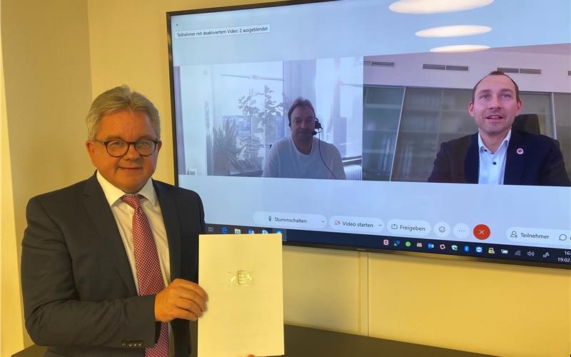 Höchstbetrag für Böblinger Therme Tourismusminister Guido Wolf übergibt in Videokonferenz den Förderbescheid an OB Stefan Belz GB-Foto: gb