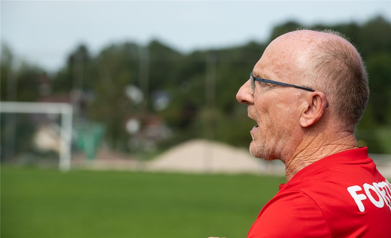 Trainer Willi Zimmermann Fortuna Böblingen   Fußball Rohrau gegen Fortuna Böblin...