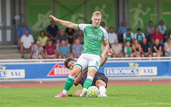 Trifft in der Nachspielzeit: GSV-Torjäger Lars Jäger. GB-Foto: Eibner-/Daniele La Rocca